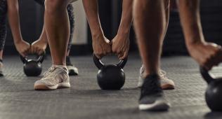 there persons lift kettlebells